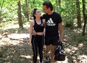 Outdoor Sex In The Park After A Nice Run Down