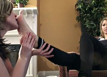 WHORE LICKS STINKY WHITE MOM FEET