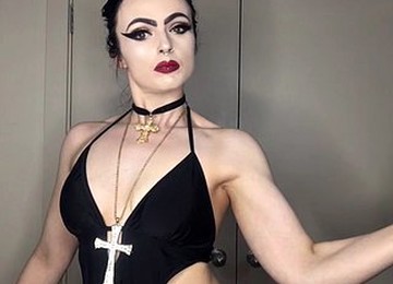 EmpressPoison Biceps