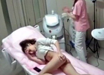 Spying On A Sexy Girl In The Waxing Office