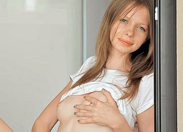 Gloria Gently Jerks Off Her Tight Honeypot