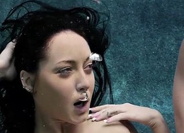 Gender Submarine With A Skinny Brunette Chick