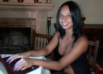 FFM Threesome On The Bed With Nikki M And Bianca Ferrero