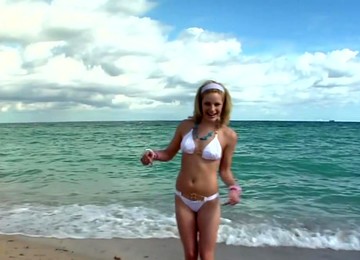 Blonde Teen Bikini Babe Fucks Her Older Boyfriend