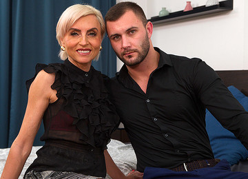 Hot Milf Blowing Her Stud And Gets Fucked Hard - MatureNL