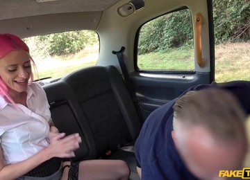 Skinny Mom Roxy Lace Got Naughty In The Cab
