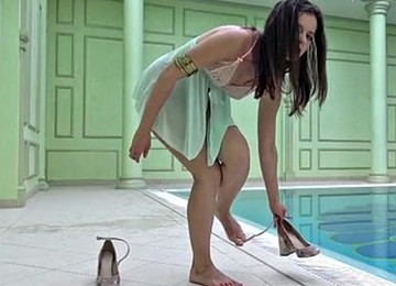 Lizi Vogue Underwater Porn