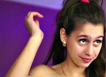 Amateur Sexy Teen Brunette Posing