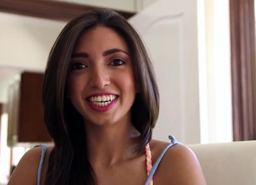 Charming Girl With Penis In Mouth - Frida Sante