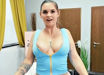 Booty Babe Squirts During Hardcore Couples Workout