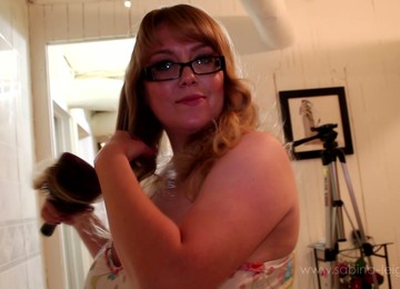 Sabina Leigh Gets Ready For A Hot Clip