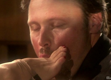 Roxy DeVille Is The Real Queen Of A Footjob And Blowing After That