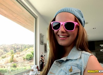 Flexible Babe Gets A Rim Job And Fucks