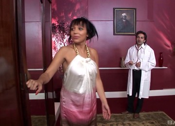 Blonde Whit Nice Boobs Wants To Bounce On A Massive Penis