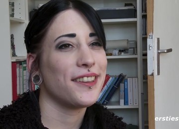 Emo Teen Liz Interview For XXX Porn Site