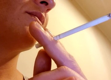 She Smokes Capri 120s, Cigarette