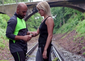 Sextractive Babe Ria Sunn Is Making Love With Her Boyfriend After Jogging