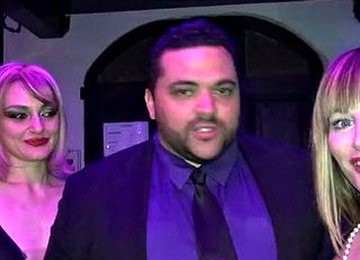 Amateurs In A Swingers Club