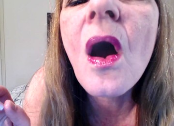 Glossy Lips Smoking - TacAmateurs