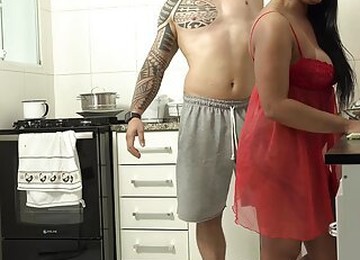 He Stayed At His Girlfriend's House And Ended Up Eating Her Hot Mom In The Middle Of The Night