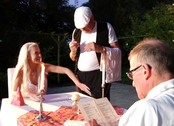 Grandpa Gets Blown By And Fucks This Hottie Until He Cums