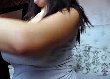 Slutty Girlfriend Revealed Her Tits On Cam