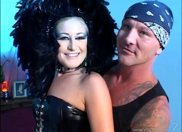 Kinky Girl In Leather With Clothes Pins On Her Nipples Gets Fucked