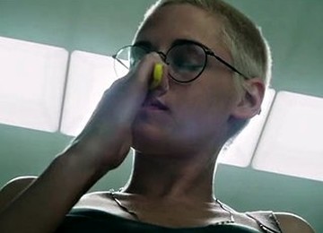 Kristen Stewart. Jessica Henwick - Underwater