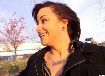 Brunette Carolyn Reese Enjoys While Sucking A Dick Outdoors