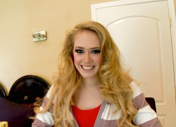 Kagney Linn Karter With Friends Behind The Scenes