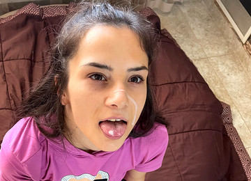 Skinny Brunette Dick Tugging And Face Cumming - AmateurCouplesVR