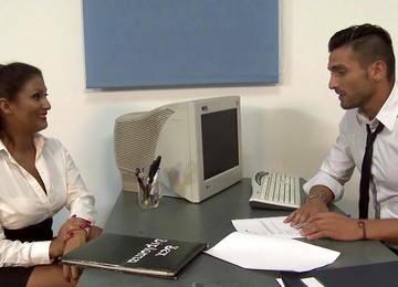 Секс у канцеларији