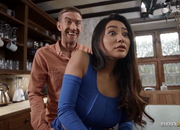 Horny British Dude Drills Japanese Pussy With Vigorous Energy