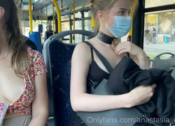 Naked, Exhibitionistin