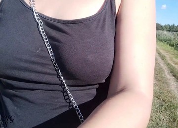 Walking, Shirt Nippel, Showing Boobs