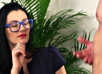 British Office Bj Girls Gather To Suck The Loser