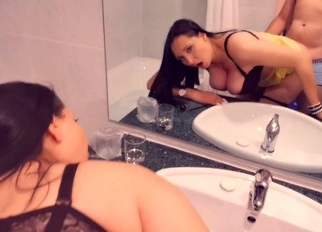 Stepmom Shower, Vacation