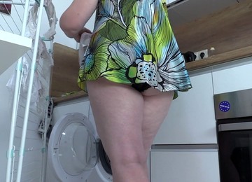 Upskirts, Chubby Mom