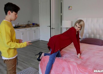 Nice Fucking Between A Younger Man And Busty Cougar Katie Monroe