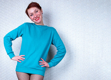 Super Fit MILF With Big Big Nipples Undressing Just For You