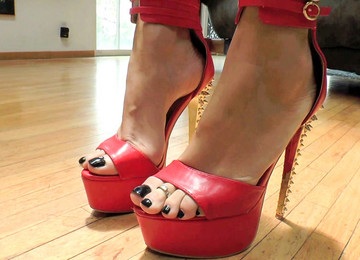 Virgo Peridot London Keyes Valentina Nappi Alby Rydes John Stagliano In Buttman's Focus: Feet - EvilAngel