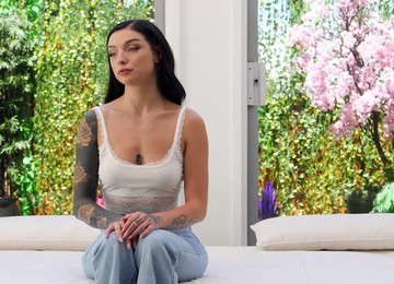 Brunette Darling Having Fun While Sucking A Dick - Violet