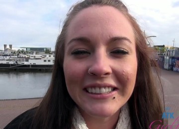 Kylie Foxx Drops Her Clothes For Money And Goes To Take A Shower