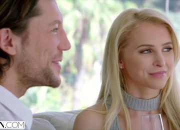 Blondie Doll Alix Lynx Fucks Big-Dicked Guy