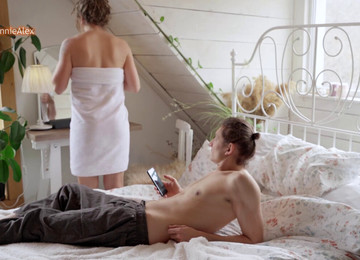 Real Mom, Real, Standing