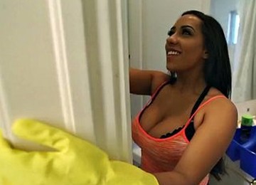 A Gorgeous Housekeeper Came To My House