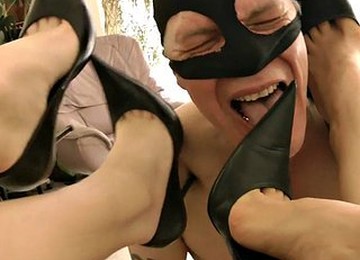 Heel And Shoes On The Tongue With Lady Sofia