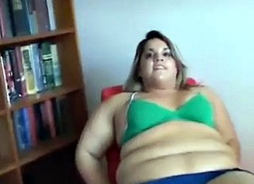 Muscular Light-haired Beauty Fucks Her Big Wet Vagina For You