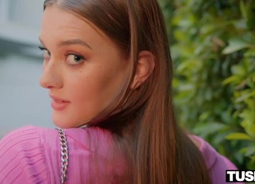 Sexy Brunette Babe Loves Anal Sex