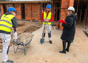 Mature Construction Worker Threesome